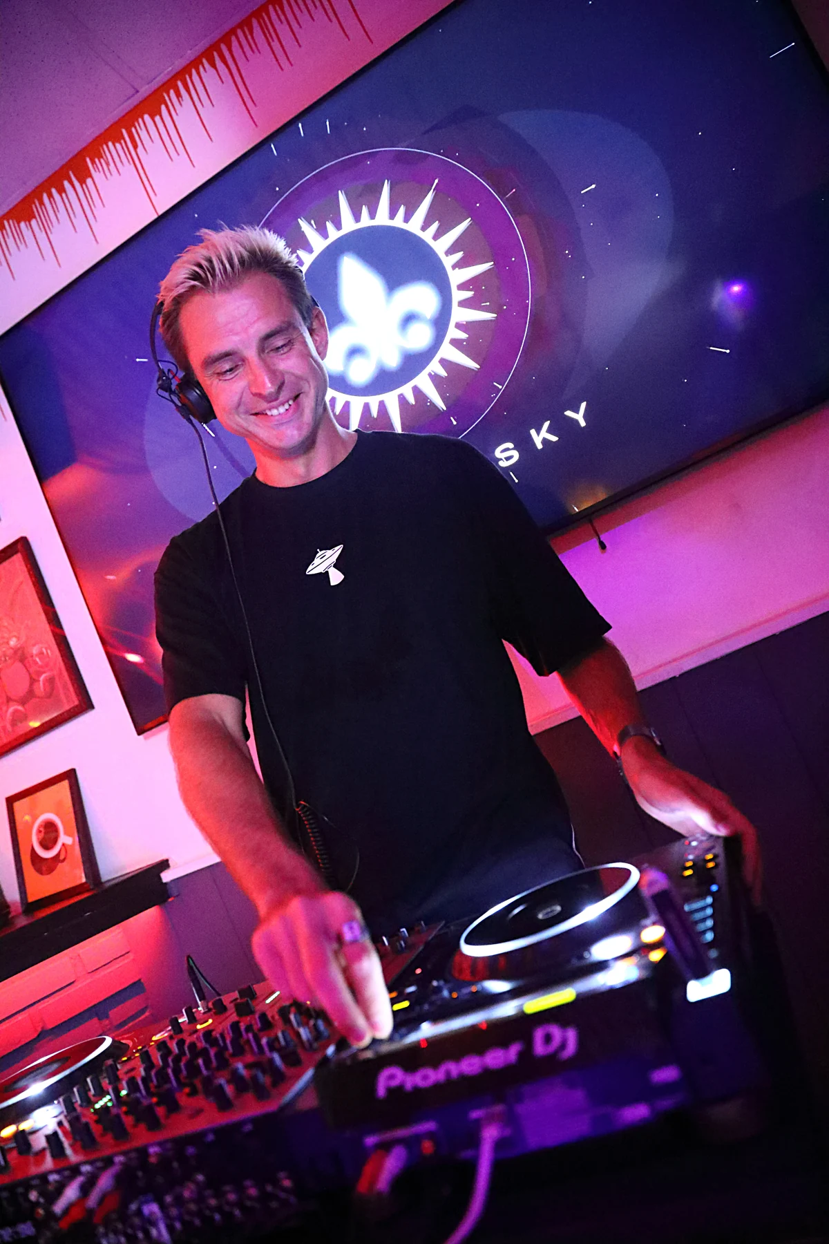 SOLONSKY in headphones at the decks